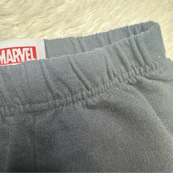 Marvel Spider-Man Shorts Black & Red Size 5 - Picture 4 of 16